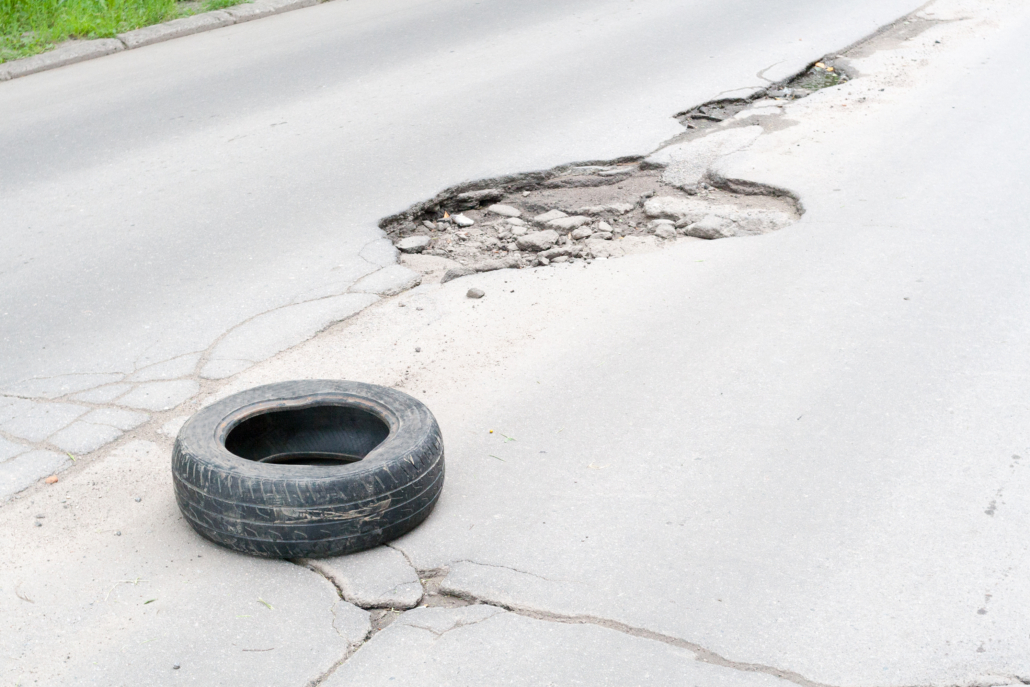 the amtomobilny tire protecting a hole on the road, Russia